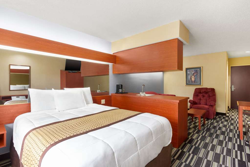 Microtel Inn & Suites by Wyndham Thomasville High Point Lexi - photo 26