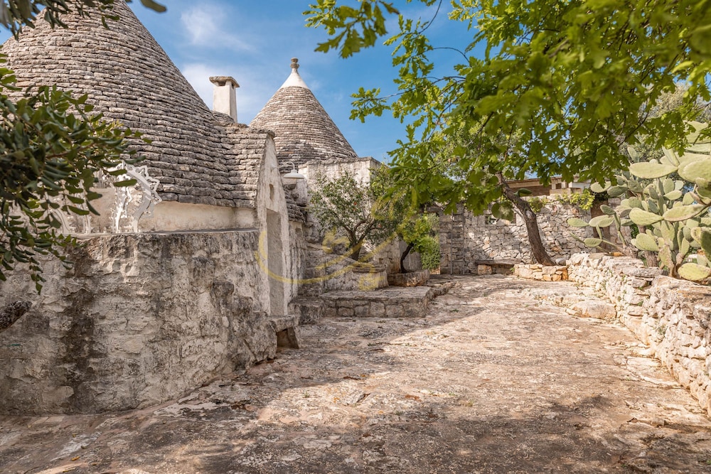 TD Trulli Vittoriani Charme and Pure Nature w Pool — 4-Star Luxury Hotel in Ostuni, Italy