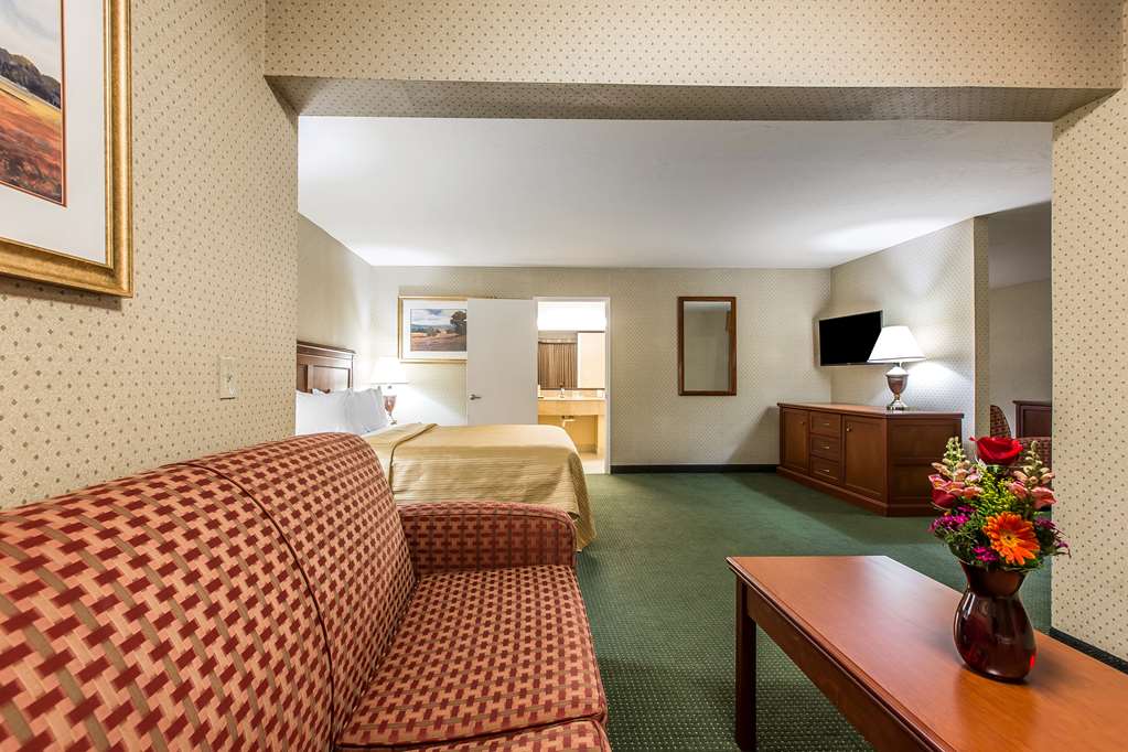 Quality Inn Near China Lake Naval Station - photo 32