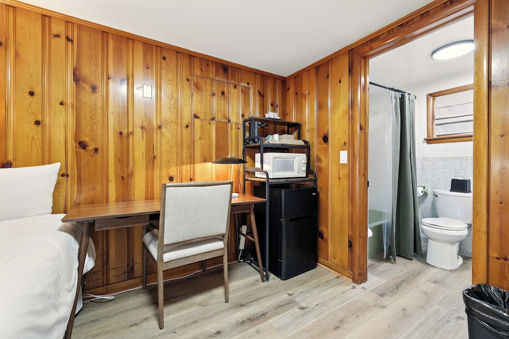 Hillside Motel LLC - photo 80
