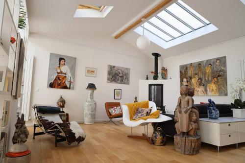 Loft atelier artiste Montmartre — 4-Star Luxury Hotel in Paris, France