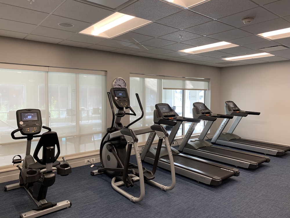 TownePlace Suites by Marriott Milwaukee West Bend - photo 22