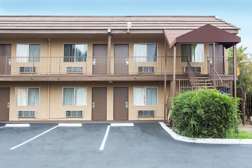 Days Inn by Wyndham San Bernardino - photo 14