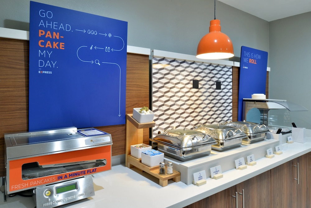 Holiday Inn Express & Suites Carthage by IHG - photo 64
