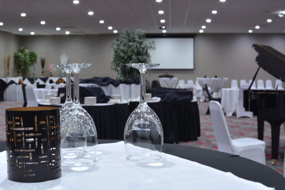 Holiday Inn Salem an IHG Hotel - photo 47