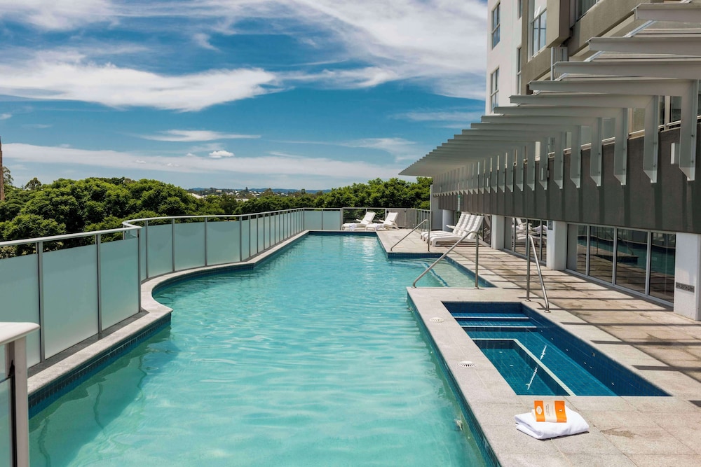 Oaks Ipswich Aspire Suites — 4-Star Luxury Hotel in Woodend, Australia