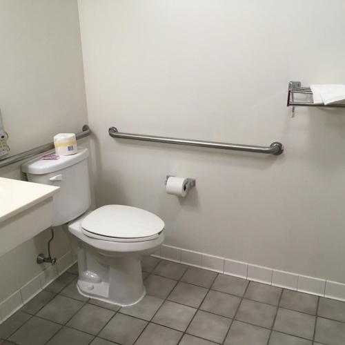 President Inn & Suites - photo 7