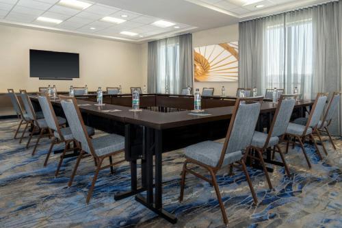 Fairfield by Marriott Inn & Suites Kansas City at The Legends - photo 30