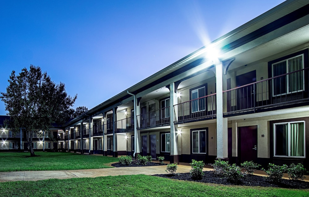 Red Roof Inn & Suites Greenwood SC - photo 28