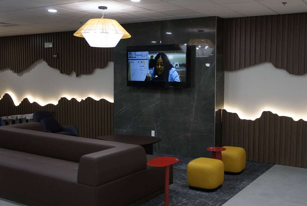 La Quinta Inn & Suites by Wyndham Memphis East - photo 3