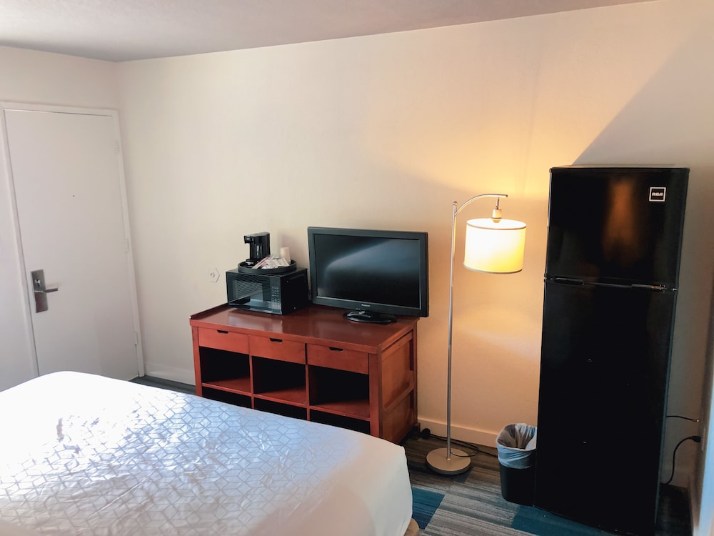 Super 8 by Wyndham San Jose Airport - photo 7