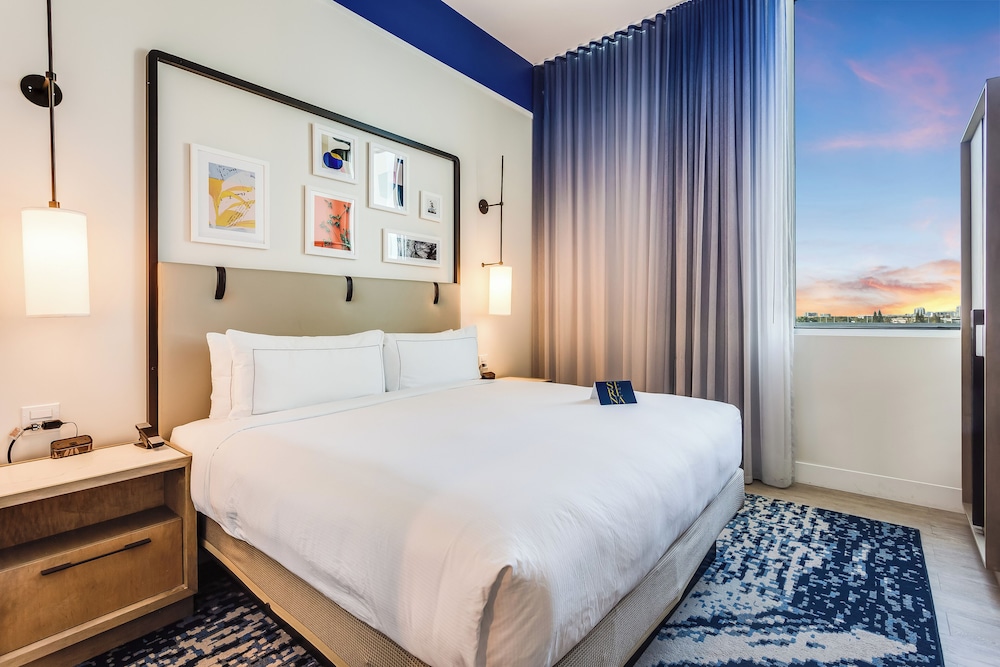 SERENA Hotel Aventura Miami Tapestry Collection by Hilton - photo 18