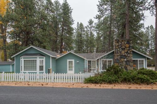 Pine Street Cottage — 4-Star Luxury Hotel in Sisters, United States