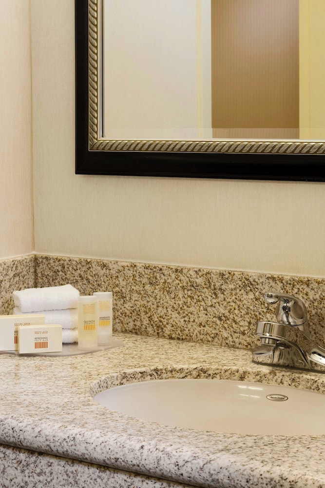 Courtyard by Marriott Houston Hobby Airport - photo 9