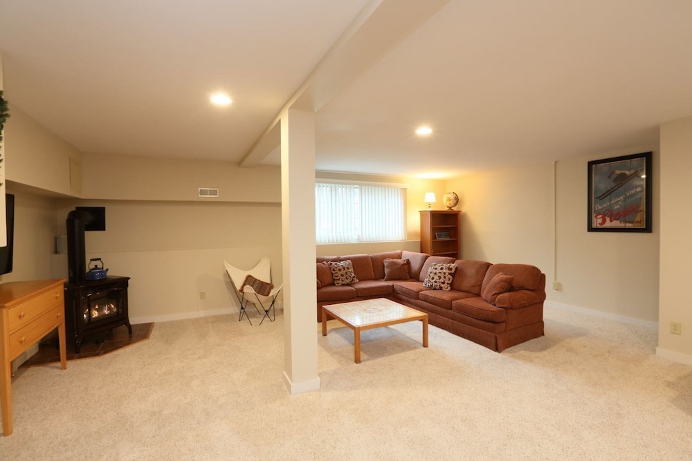 Upscale 3BR Topnotch Overlook - photo 12