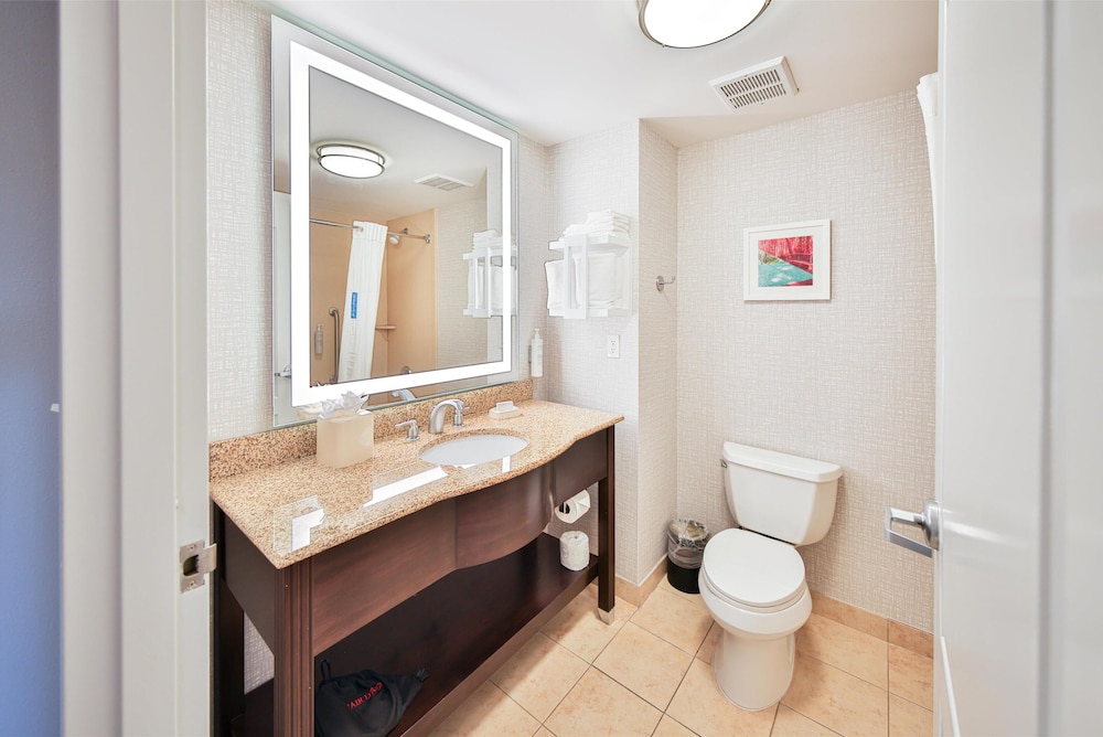 Hampton Inn & Suites Seattle Kent WA - photo 52