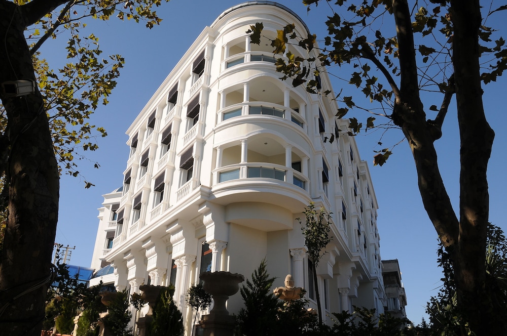 Paradise Island Hotel — 4-Star Luxury Hotel in Darica, Turkey