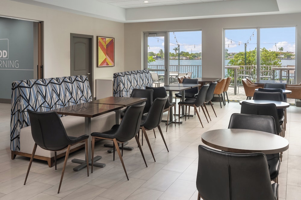 Holiday Inn Express Miami Airport Blue Lagoon Area by IHG - photo 39