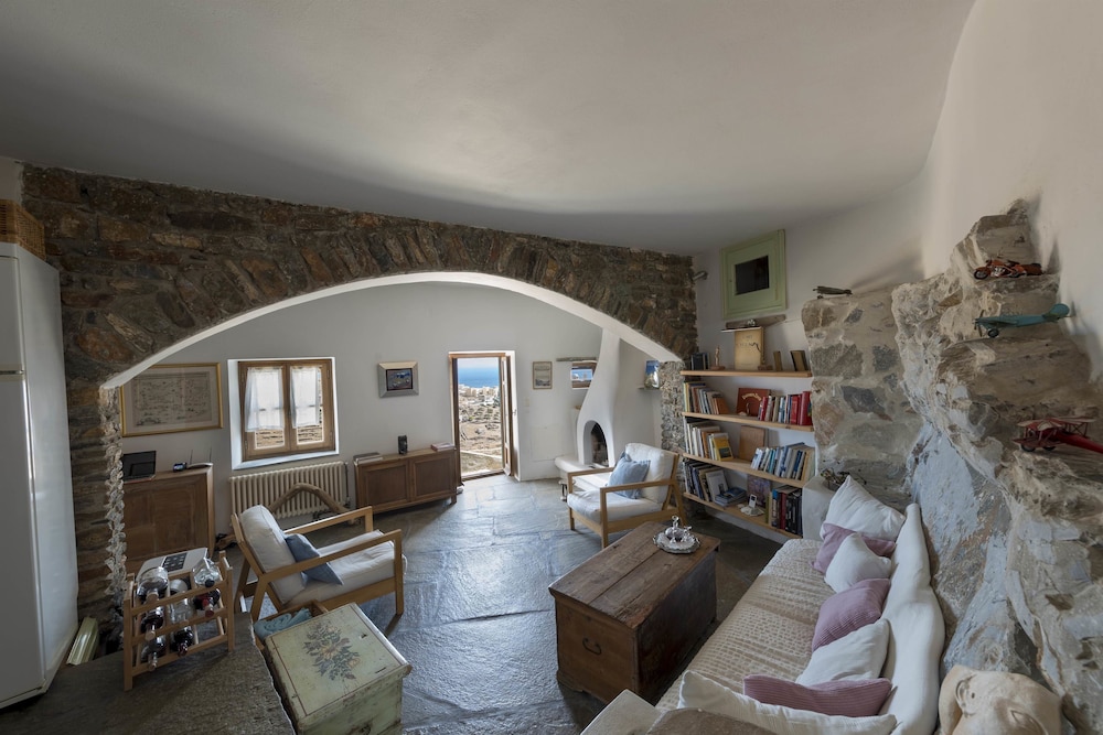 Wind Tales — Ano Syros — photo 2