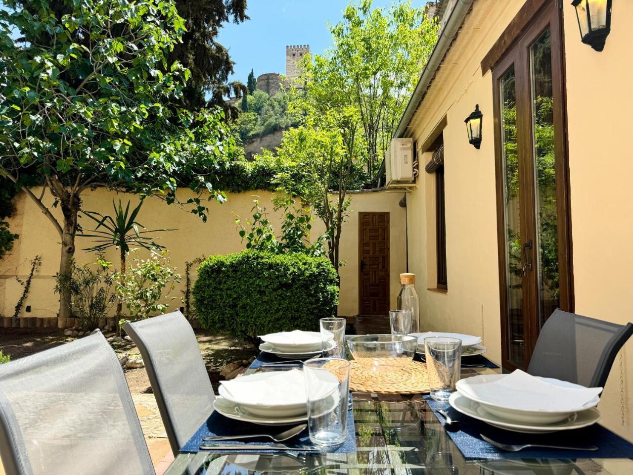 Casa junto a la Alhambra con vistas y jardín privado — 4-Star Luxury Hotel in Granada, Spain