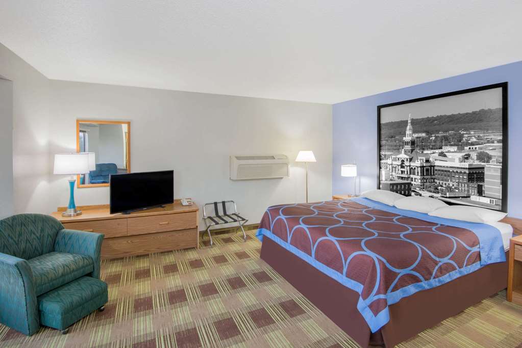 Super 8 by Wyndham Toledo - photo 4