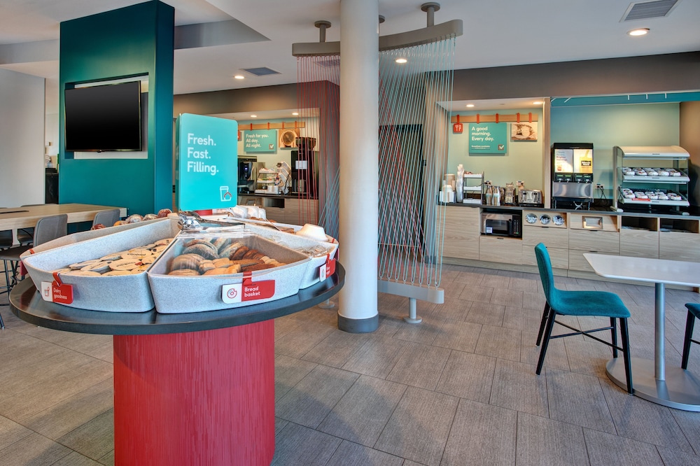 avid hotel Detroit Warren by IHG - photo 33