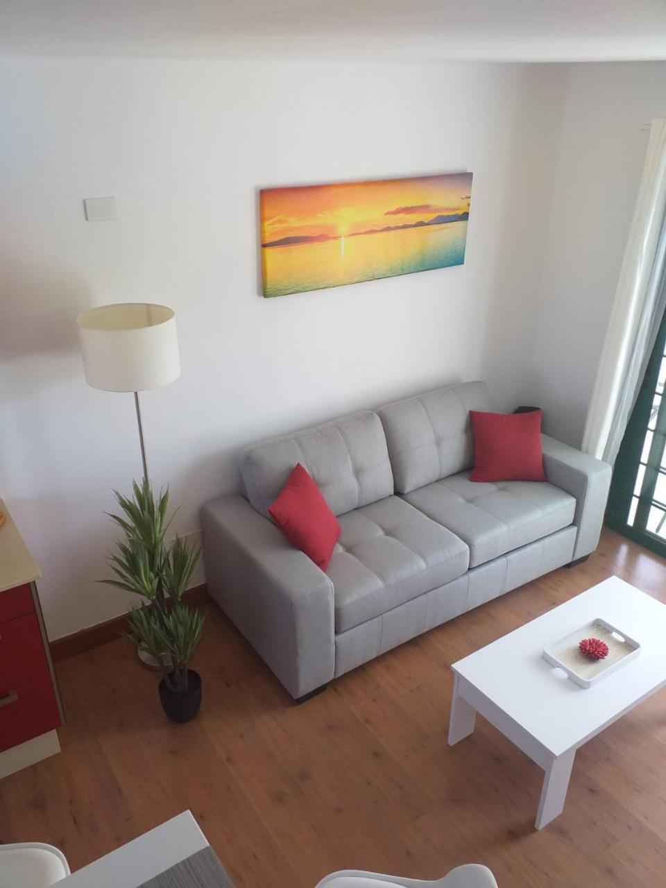 Apartment duplex The Sunny Hut swimming pool Free Wifi & AC Residence Las Marinas — 4-Star Luxury Hotel in Puerto Del Carmen, Spain