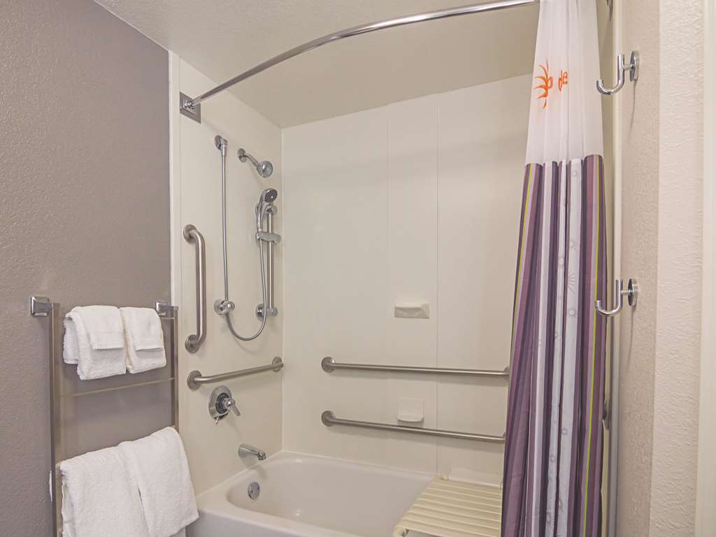 La Quinta Inn & Suites by Wyndham Oklahoma City NW Expwy - photo 33