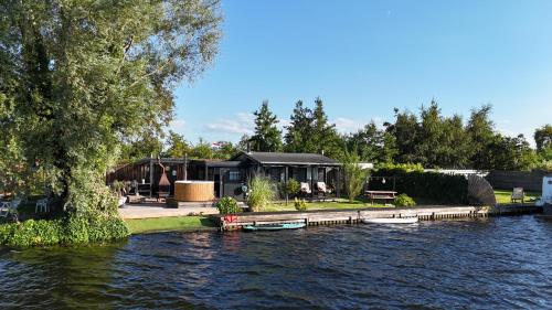 New The Cabana With Sauna and Hot Tub on a lake near Amsterdam