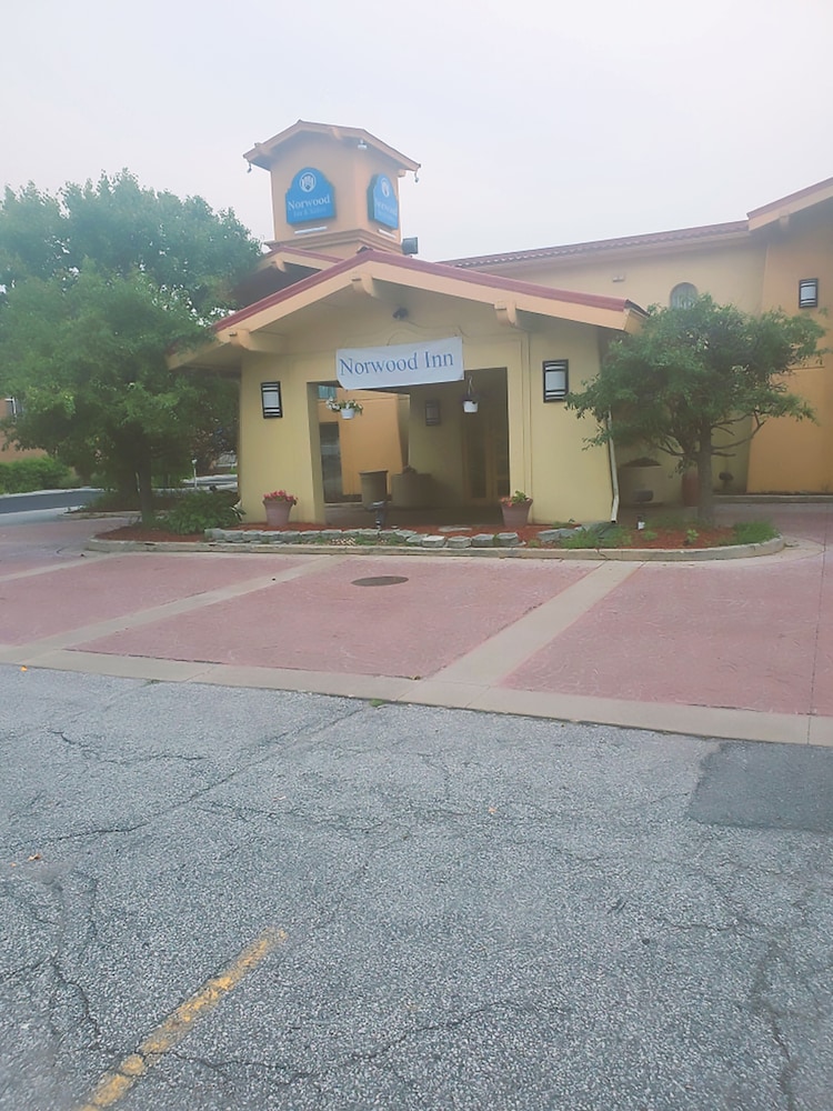 Norwood Inn & Suites Merrillville - photo 17