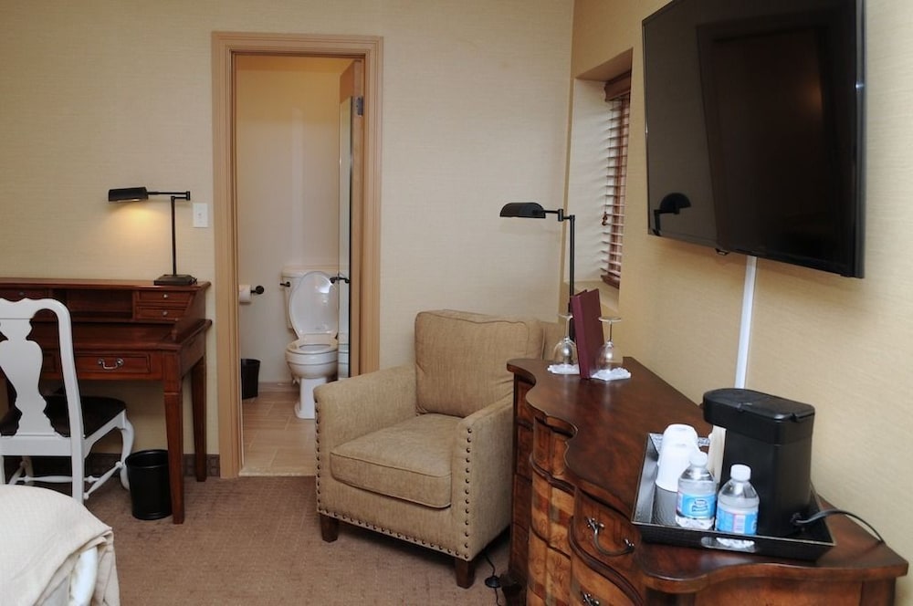 The Beaumont Inn - photo 17