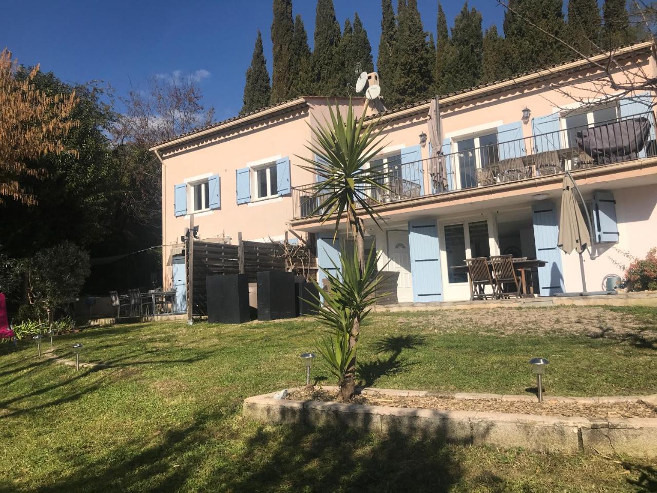 Luva D'azur Rez de Villa Le Riou Le Vallon — 4-Star Luxury Hotel in Le Bar-Sur-Loup, France