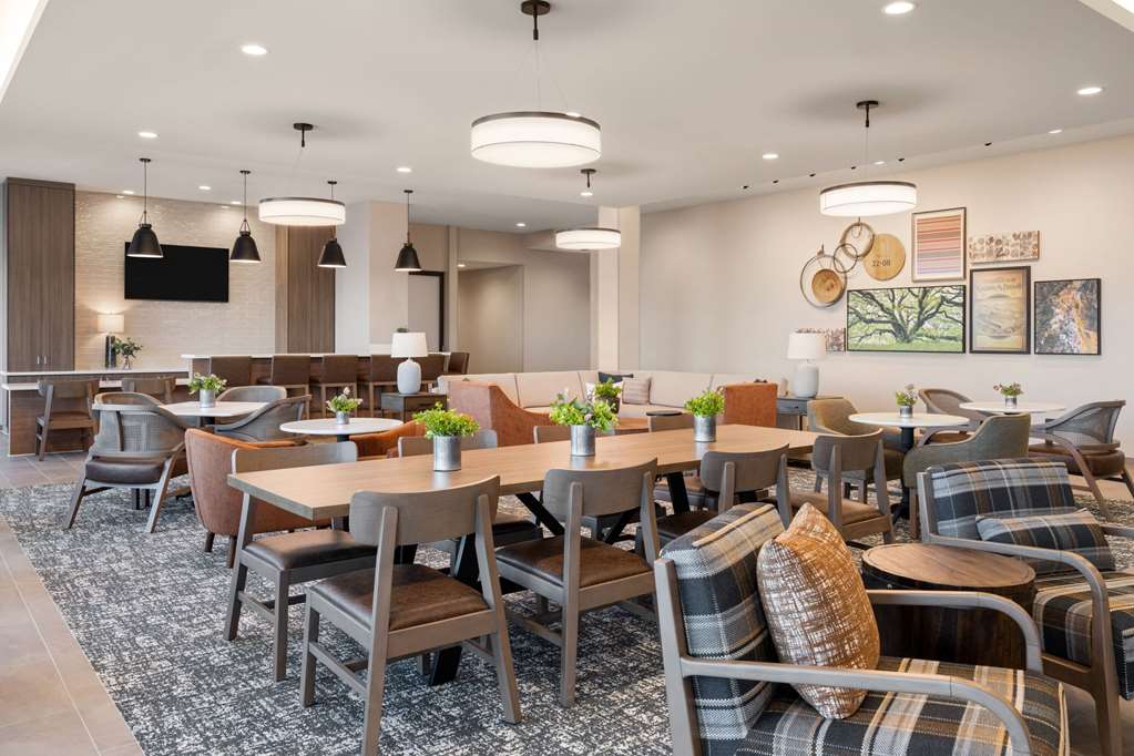 La Quinta Inn and Suites by Wyndham Lincoln - photo 7