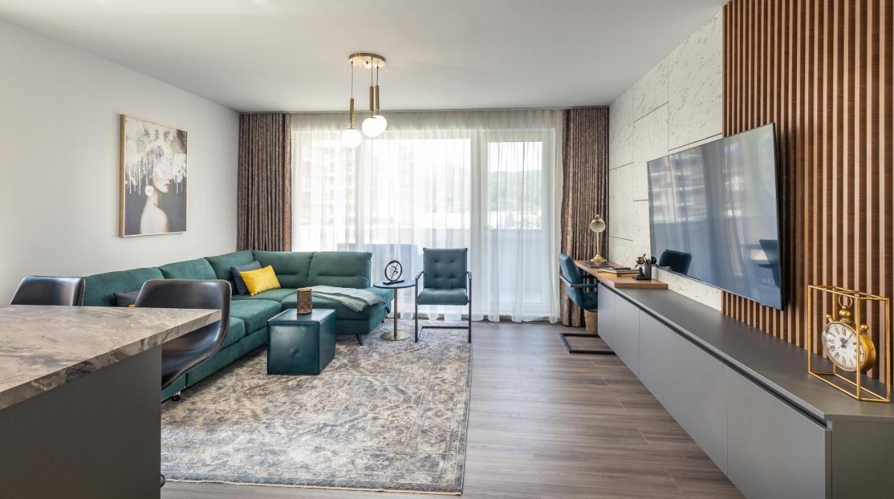 Urban Plaza Mountain View Luxury Retreat — 4-Star Luxury Hotel in Brasov, Romania