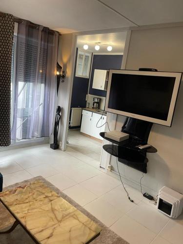 A 2 Pas de la Gare in Chalon-Sur-Saone, France