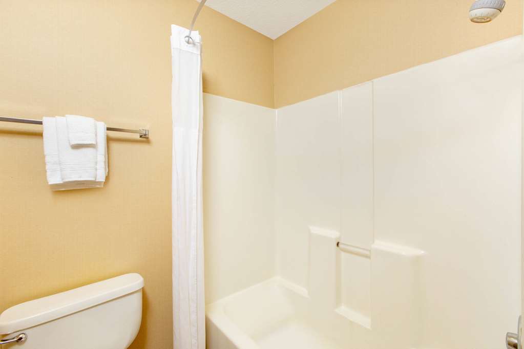 Days Inn by Wyndham Salina I 70 - photo 16