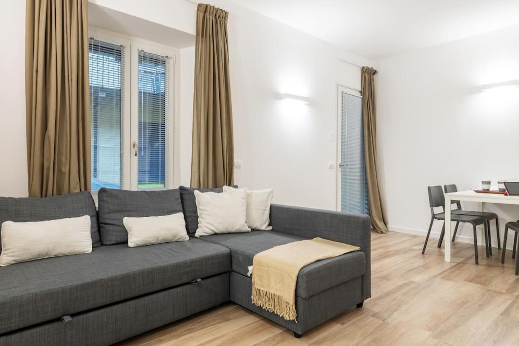 Mora Flexyrent A.C. Colonne — 4-Star Luxury Hotel in Milan, Italy