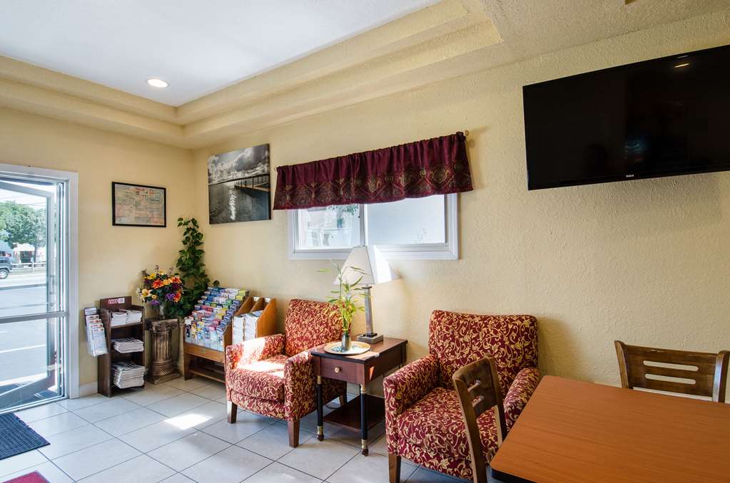 Econo Lodge West Yarmouth on Cape Cod - photo 6