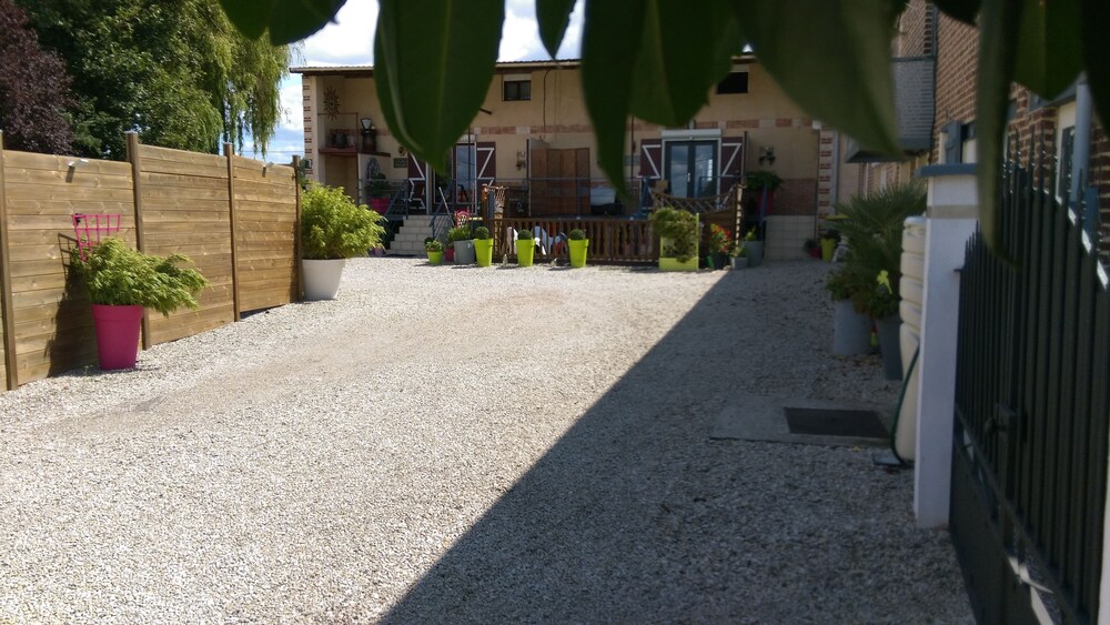 Petit Bonheur à L'escapade — 4-Star Luxury Hotel in Violaines, France