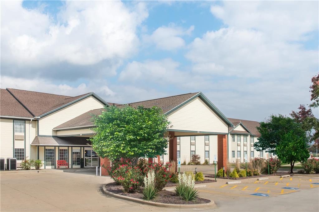 Ramada by Wyndham Springfield North in Springfield, United States