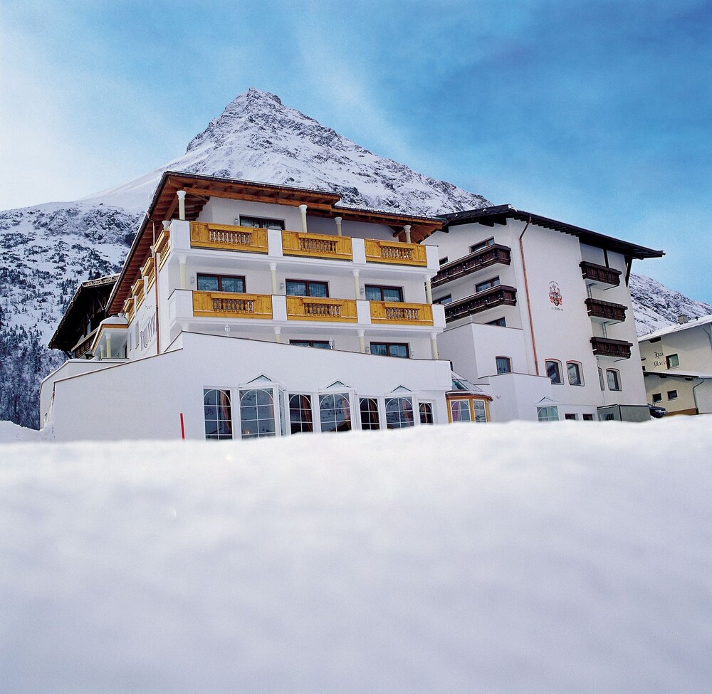Alpenresidenz Ballunspitze Kinderhotel — 4-Star Luxury Hotel in Galtuer, Austria