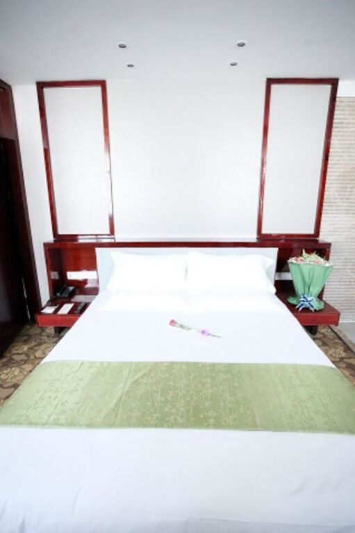 Ji Hotel Wuhan Guanggu Plz — 4-Star Luxury Hotel in Wuhan, People's Republic of China