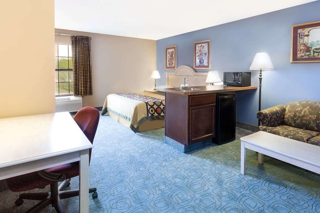 Super 8 by Wyndham Freeport - photo 13