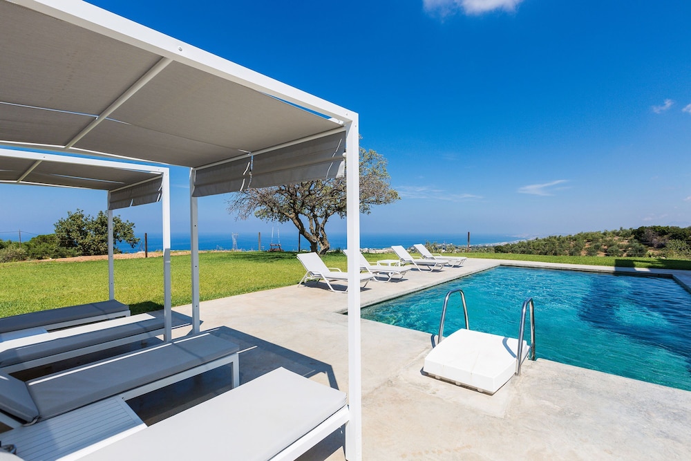 Villa O2 With Private Heated Pool — 4-Star Luxury Hotel in Rethymno, Greece