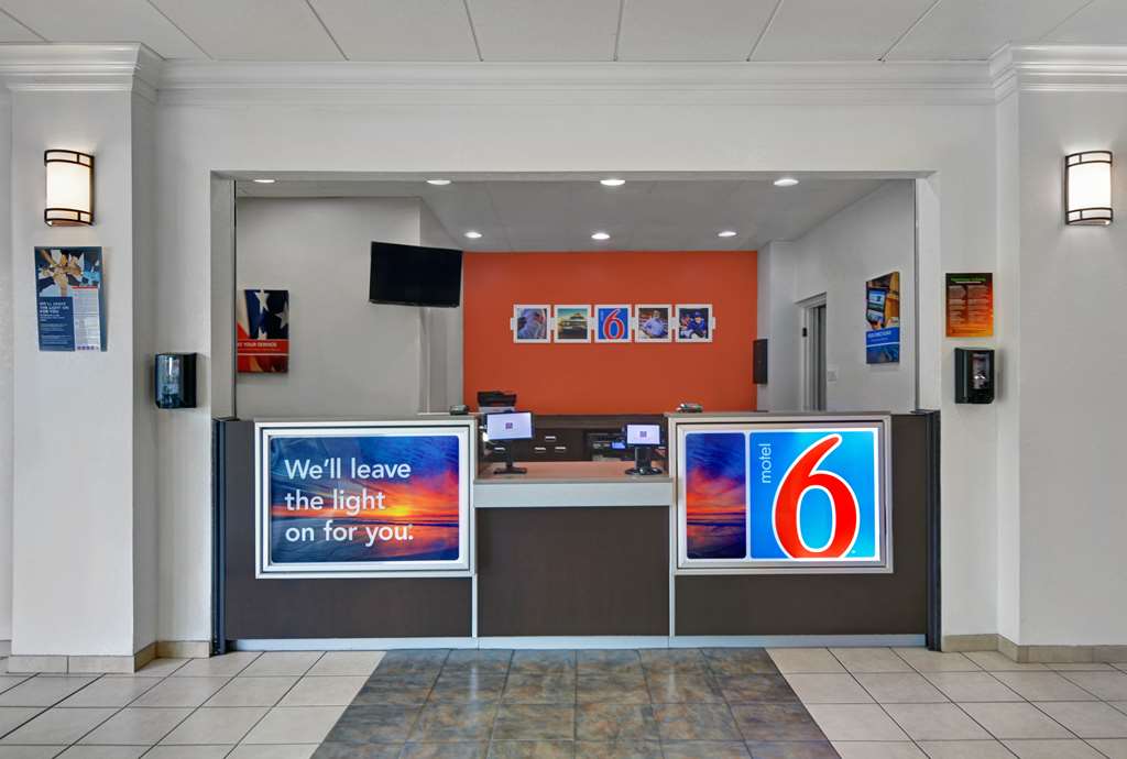 Motel 6 Cutler Bay FL - photo 25