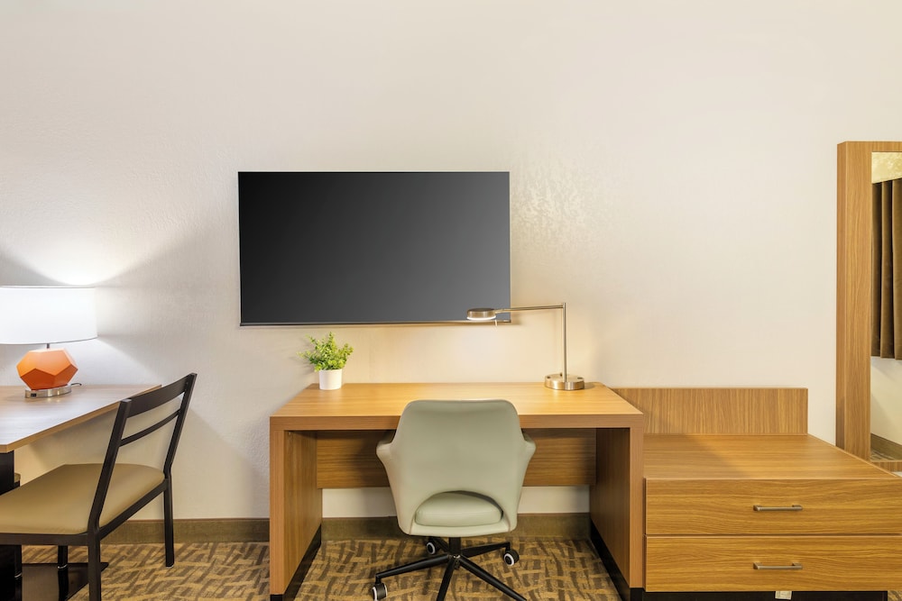 EverSpring Suites - photo 17