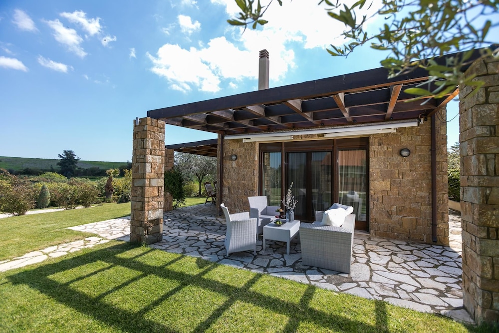 Inuit I Luxury Pool Villa Kassandra — 4-Star Luxury Hotel in Kassandreia, Greece