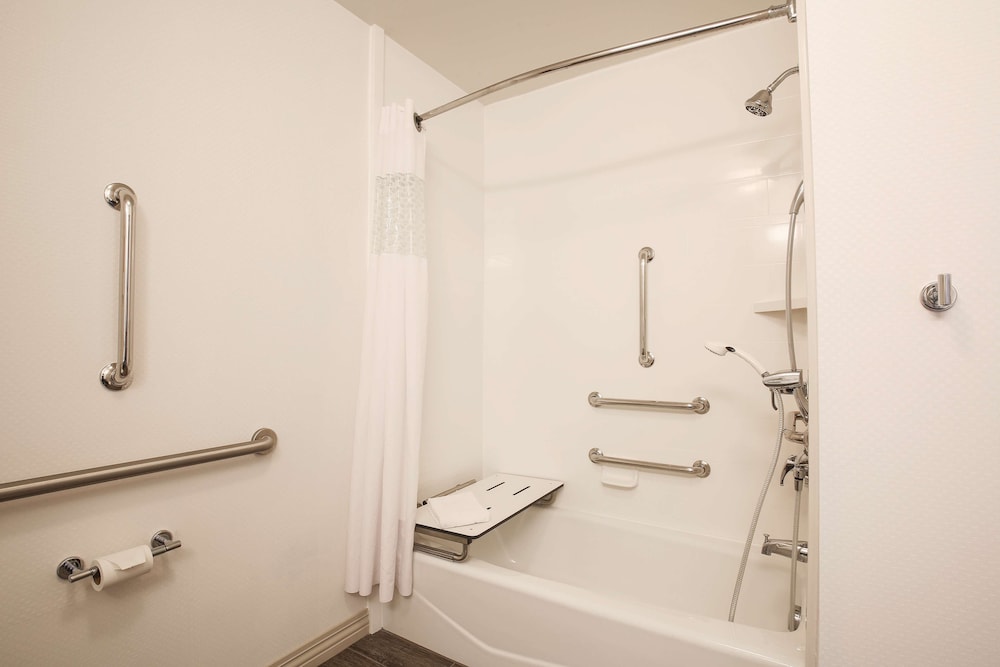 Hampton Inn And Suites Camarillo - photo 31