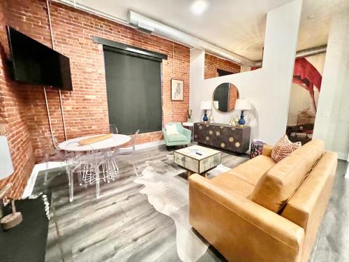 The Hive 103 Bees Knees Pet Friendly — 4-Star Luxury Hotel in Wilmington, United States