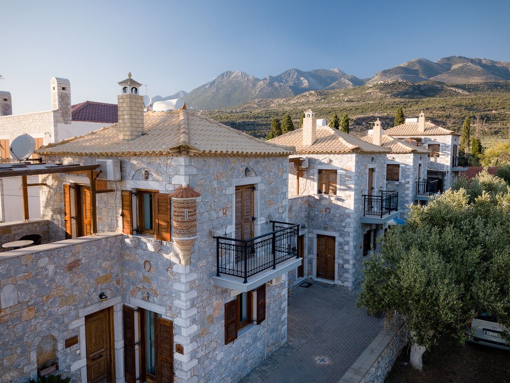 Pleiades — 4-Star Luxury Hotel in Agios Nikolaos, Greece